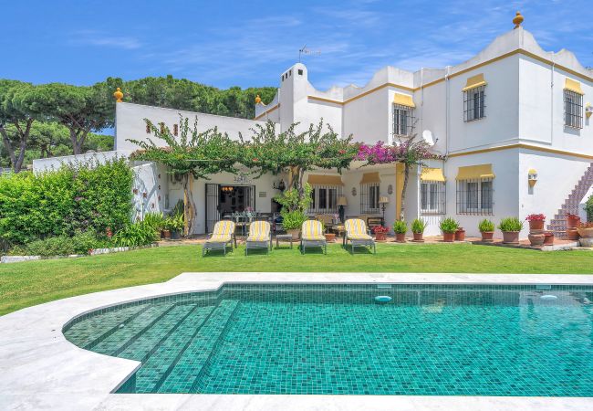 Villa en Estepona - Villa Arin - Beachside Family Home
