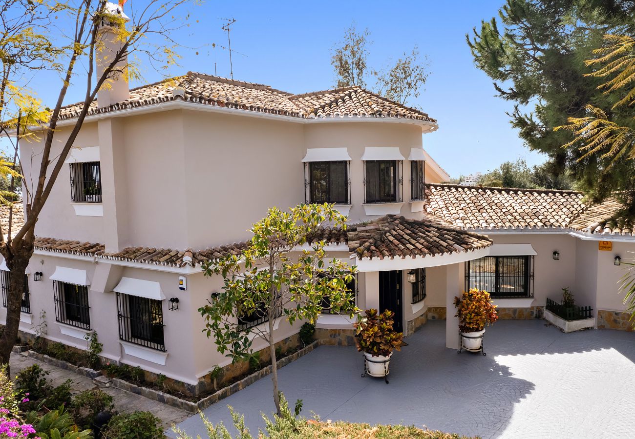 Villa in Marbella - Marbella Club Villa with Beautiful Heated Pool